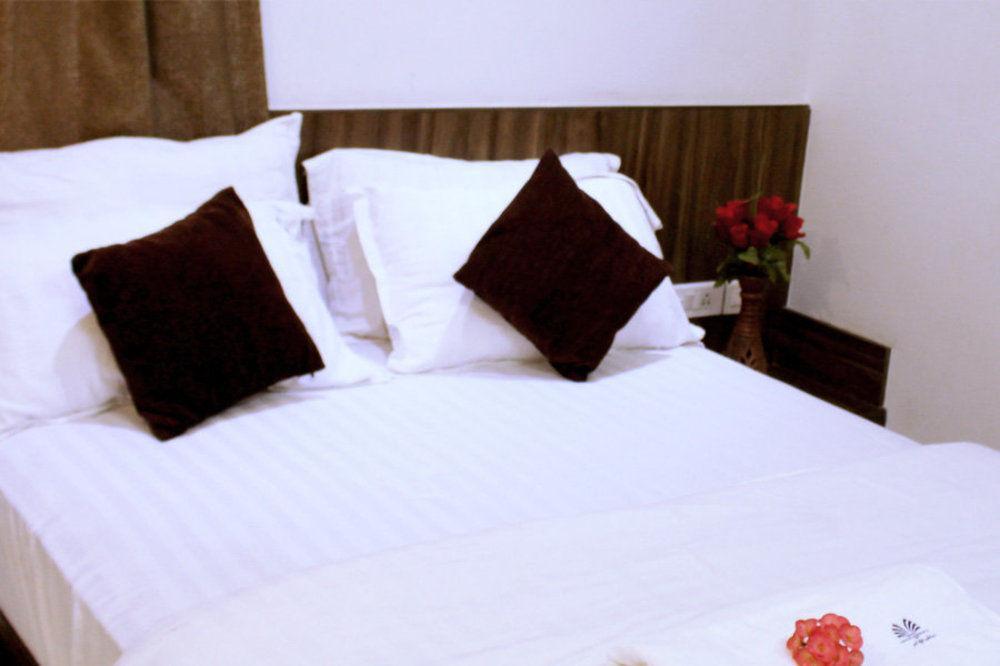 Hotel Grand Ambience Ахмедабад Екстериор снимка